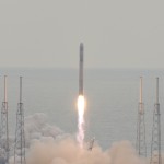 'Threading the needle', the Falcon 9 slips through the lightning wires on its way to orbit. Credit: NASATech.net