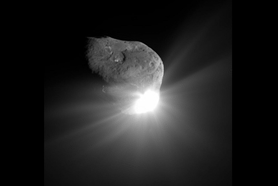 pia02137_1 This spectacular image of comet Tempel 1 was taken 67 seconds after it obliterated Deep Impact's impactor spacecraft. The image reveals topographic features, including ridges, scalloped edges and possibly impact craters formed long ago. Image credit: NASA/JPL-Caltech/UMD