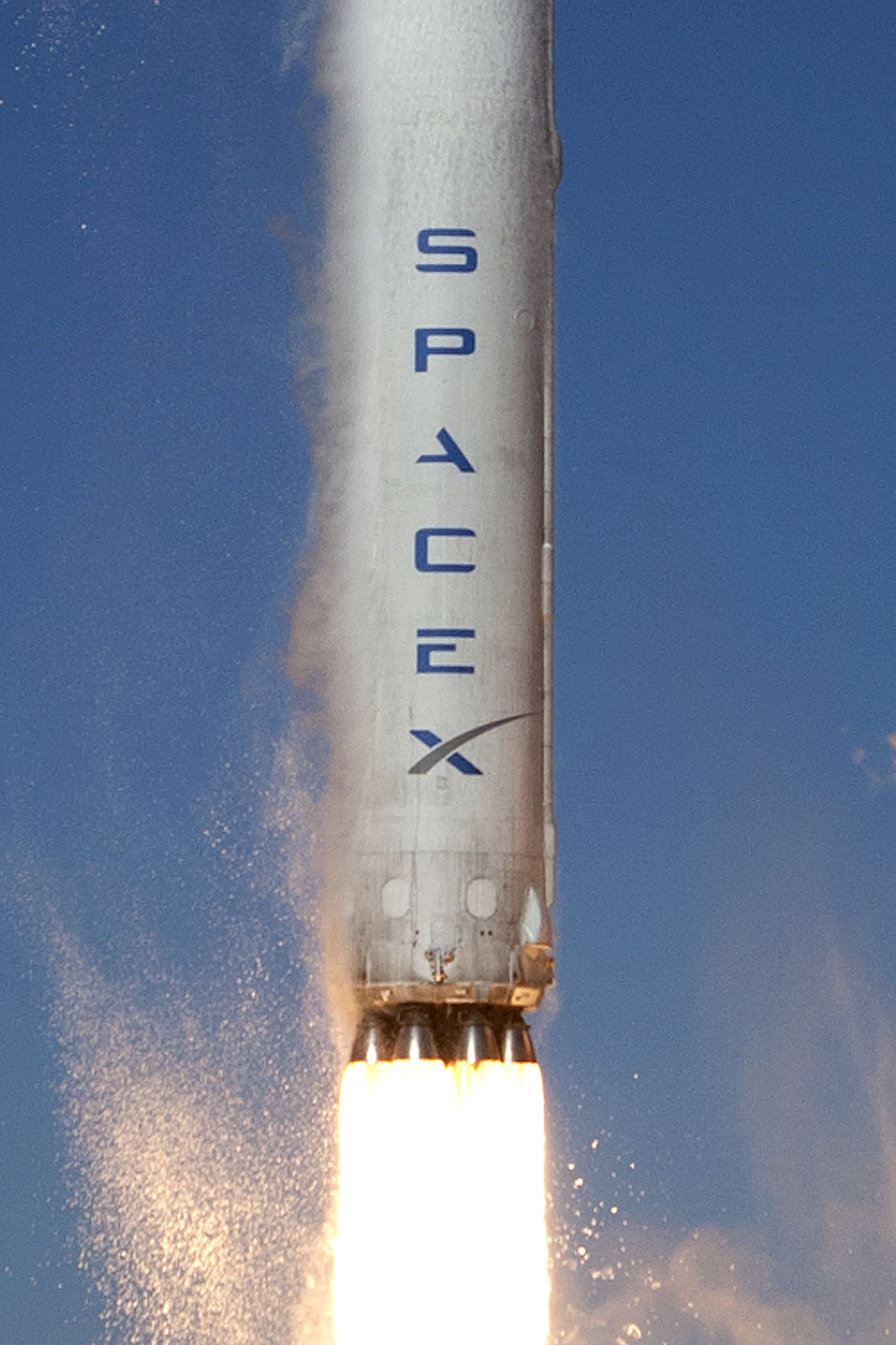 4_super_close_up Falcon 9 v1.1 blasts off. Credit: SpaceX